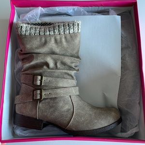 NWB Shoe Dazzle Booties, Morlan, Taupe size 8